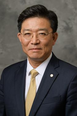 School Head Seungjin Kim